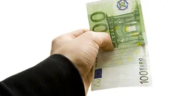 Брюксел се опитва да вкара „спящите пари“ в икономиката