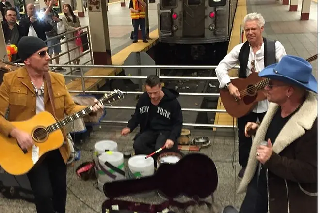 U2 - улични музиканти в метро (видео)