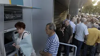 Ципрас не пуска гърците до банковите им сейфове