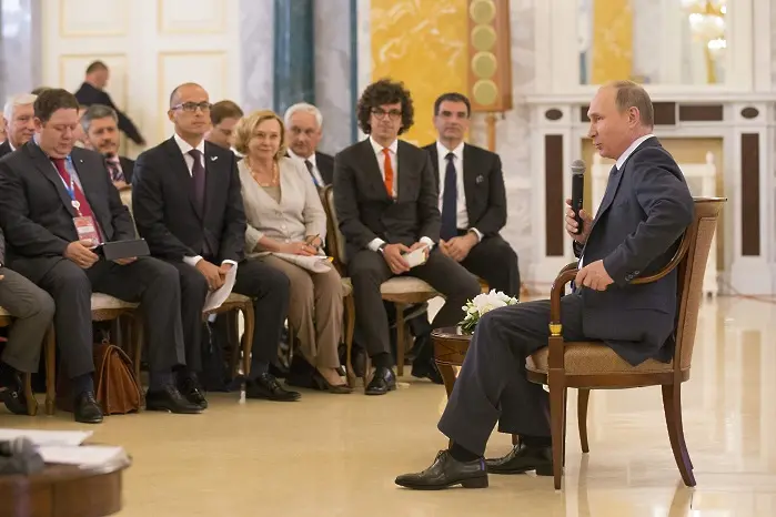 Путин и реформи? Смях в залата (ВИДЕО)