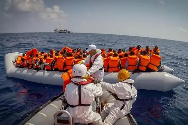 Италия не пуска кораб с бежанци