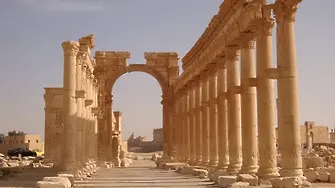 Джихадистите взривиха и Триумфалната арка в Палмира