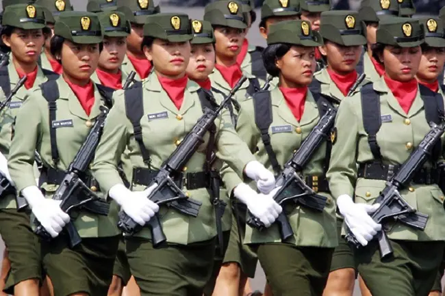 Само девствени жени се допускат в армията на Индонезия