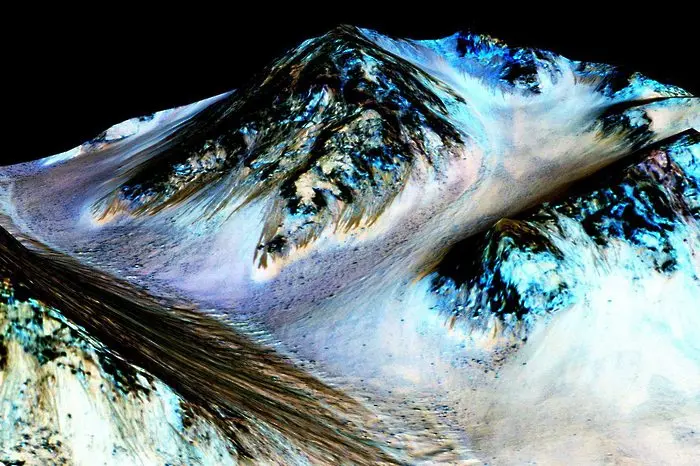 Учен от БАН: Животът на Марс вероятно е скрит под повърхността на планетата
