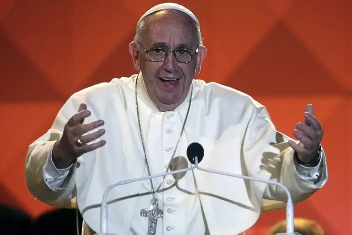 Папата: Журналистиката, основана на клюки и слухове, е вид тероризъм