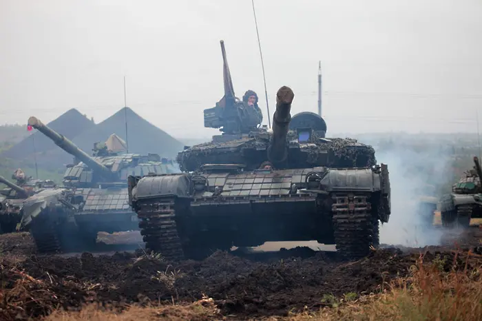Проруските сепаратисти: Изтегляме танковете си от фронта