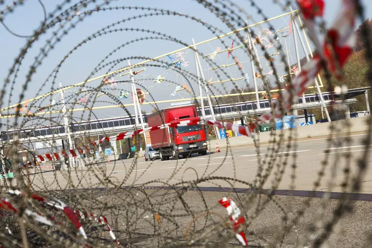 Австрия вдига първата ограда в Шенген