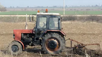 Трактор причини разлив на нафта в Новозагорско