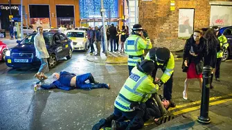 В Манчестър: новогодишно пиянство като ренесансова картина