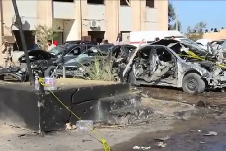 Камион бомба уби над 100 души в Либия