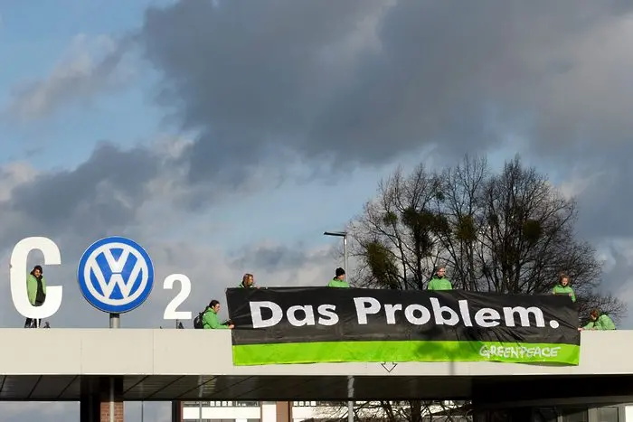 Volkswagen с първи спад на продажбите от 11 години