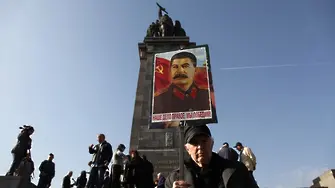 БСП прекръсти Деня на защитника на отечеството в Ден на Съветската армия (СНИМКИ)