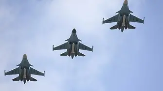 Вижте как руските бойни самолети се прибират от Сирия