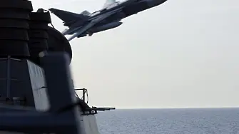 Руски самолети стреснали американски боен кораб в Балтика (ВИДЕО)