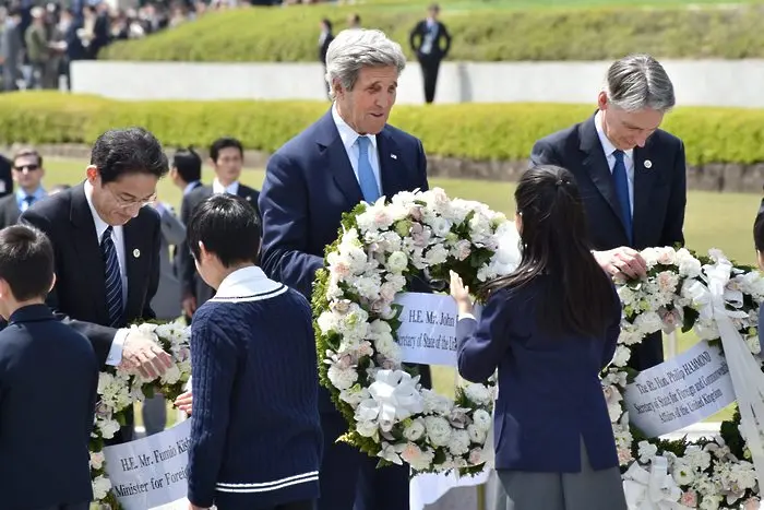 Кери почете жертвите от Хирошима