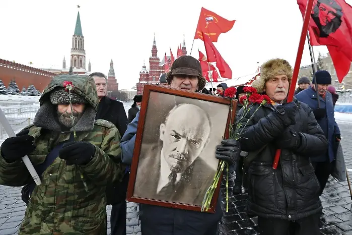 Защо още не са погребали Ленин?