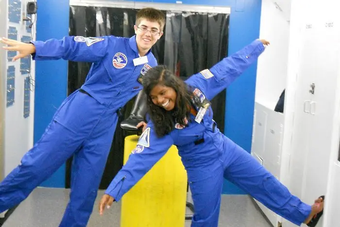 Двама ученици и учител с шанс за участие в най-известния космически лагер в САЩ