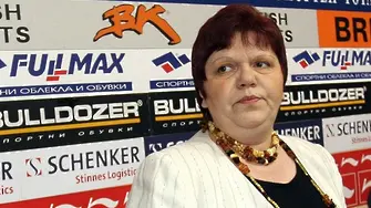 Ирена Кръстева дарила дялове от 3 фирми на Пеевски