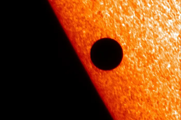 Гледайте на живо: Меркурий минава пред Слънцето