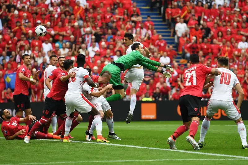 Албания дебютира на европейско със загуба и червен картон