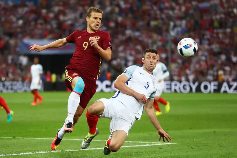 Русия разплака Англия в добавеното време, бой на стадиона