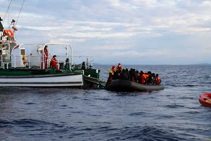 ЕС продължава операцията си в Средиземно море до юли 2017 г.