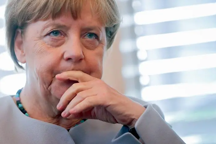 Меркел: Няма намалени помощи за германци!