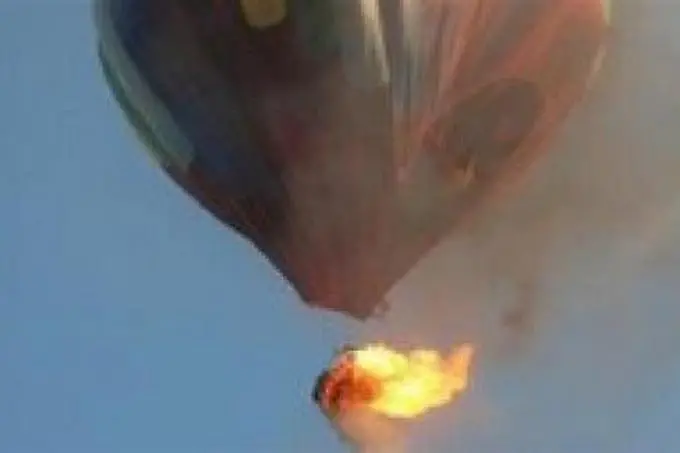 Балон горя във въздуха (ВИДЕО)