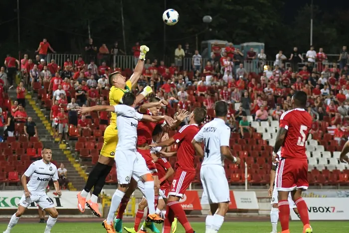 ЦСКА започна в Първа лига с 2:0 срещу 