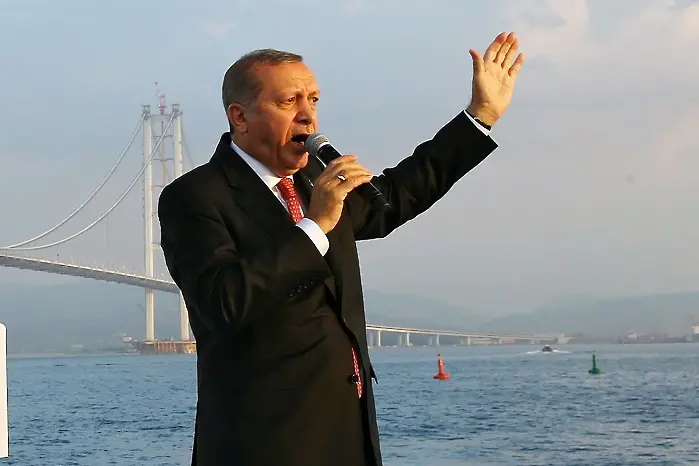 Ердоган е на крачка от това да се превърне в ислямския Хитлер