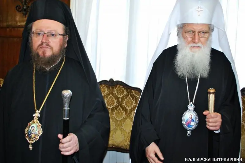 Онлайн война в църквата - русенският митрополит Наум срещу Светия синод