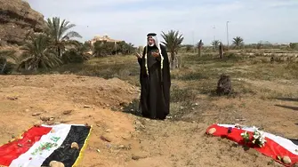 Хиляди жертви на джихадистите заровени в 72 масови гроба