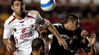 Турция дири легендарен футболист. Арестува баща му