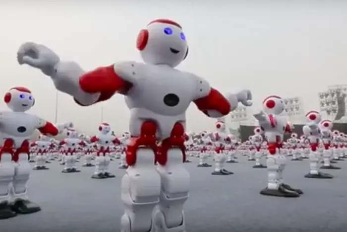 Световен рекорд: 1007 робота танцуват заедно (ВИДЕО)