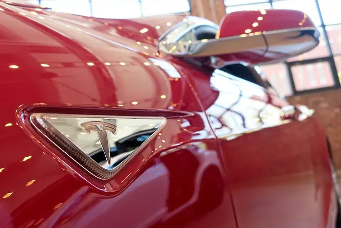 Tesla представи най-бързата кола в света - която е и електрическа