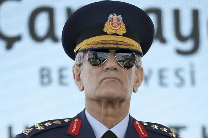Шефът на ВВС трябвало да стане президент след преврата в Турция