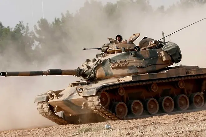 Турция влезе с танкове в Сирия, чисти джихадисти и кюрди