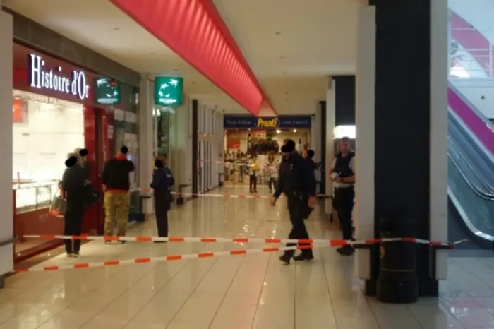 Въоръжен грабеж опразни белгийски мол