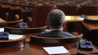 Обрат: Борисов в парламента, събра депутатите си