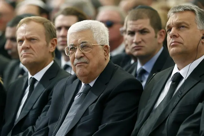 Абас и Нетаняху се стиснаха ръцете на погребението на Шимон Перес