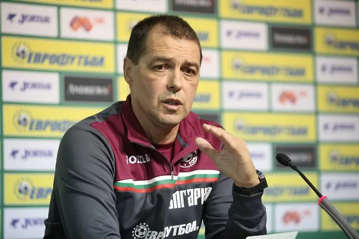 Петър Хубчев започва с отбор, който не е избирал