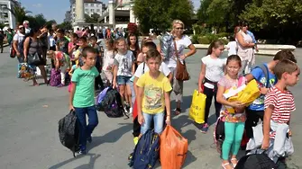 Децата във Варна и Русе спасиха 257 дървета 