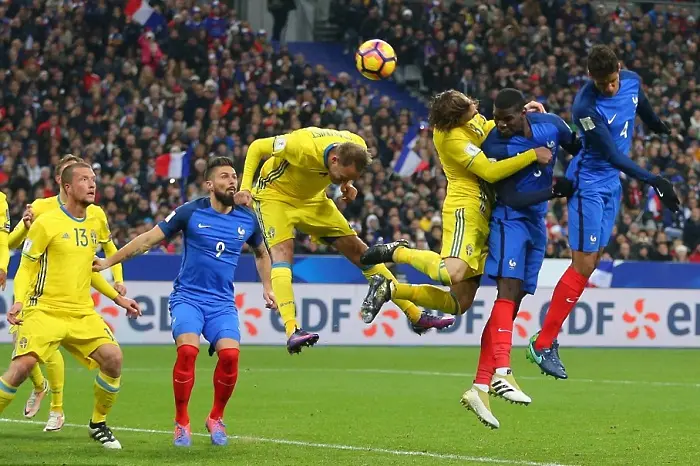 Франция и Швеция си вкараха три гола за 11 минути