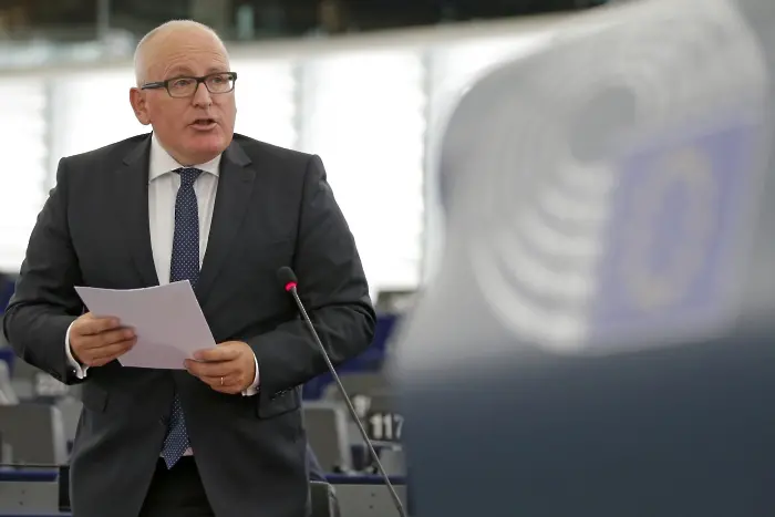 Еврокомисар: Полша има три месеца да отговори на препоръките на ЕС
