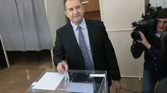 Националисти и ДПС гласували за Радев. Една трета от сините - също
