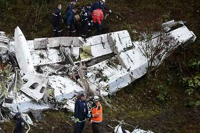 75 души загинаха в самолет в Колумбия (ВИДЕО)