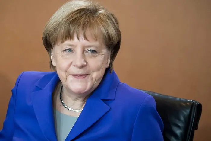 Меркел и Оланд: Санкциите срещу Русия трябва да се удължат