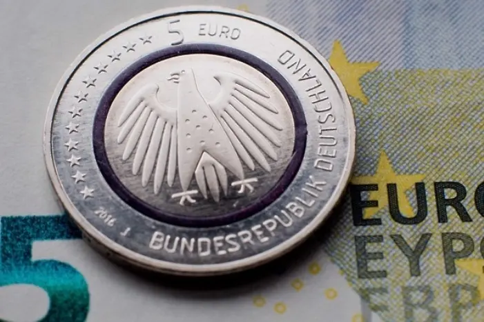 Еврото стана на 15 години