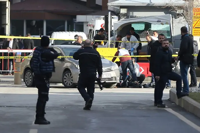 Турската полиция застреля камикадзе пред участък