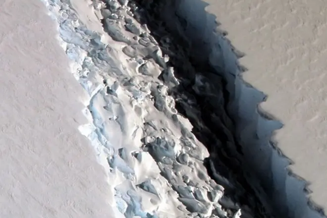 Огромен айсберг ще се откъсне скоро от Антарктида